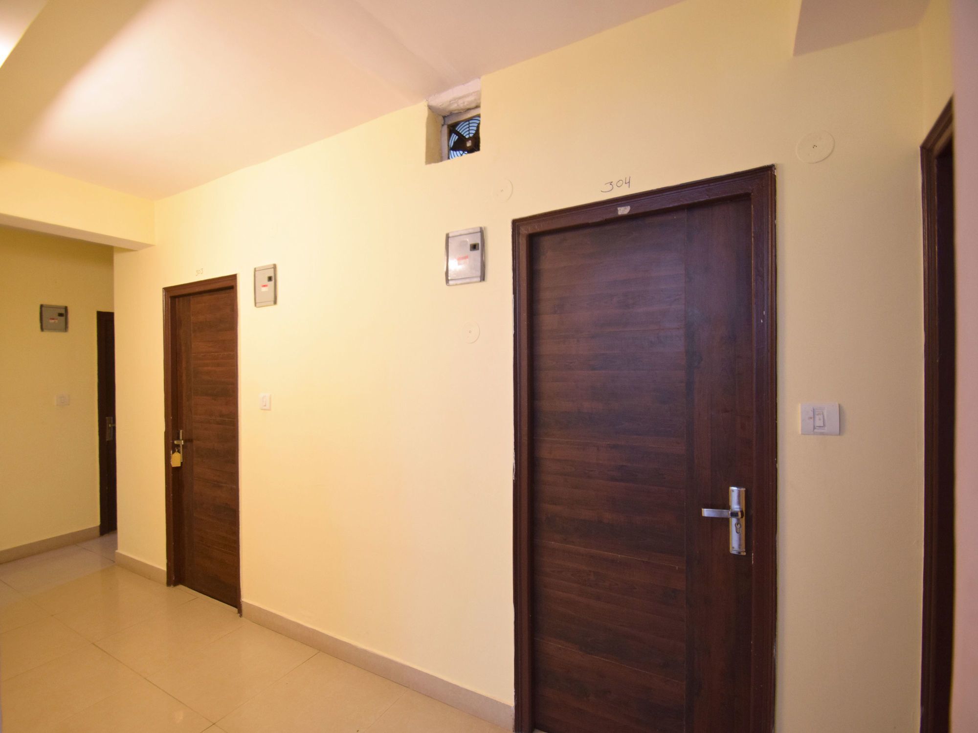 Oyo 8439 Hotel Howard Shimla Bagian luar foto